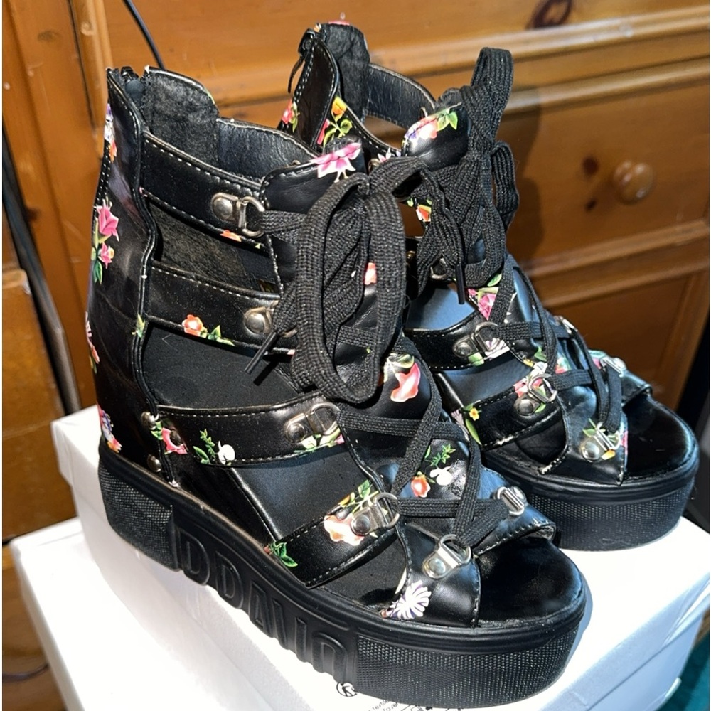 Wedge sandals